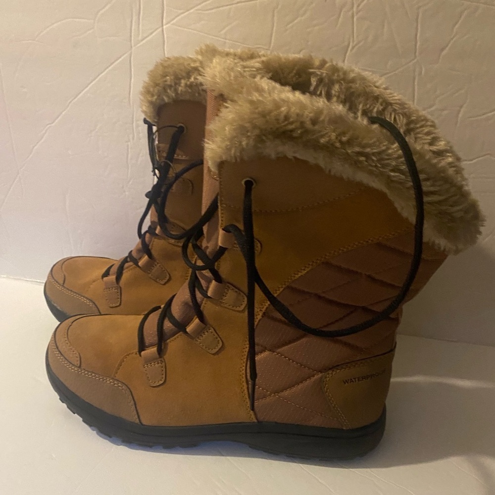 Columbia Woman’s Boots Size 10.5